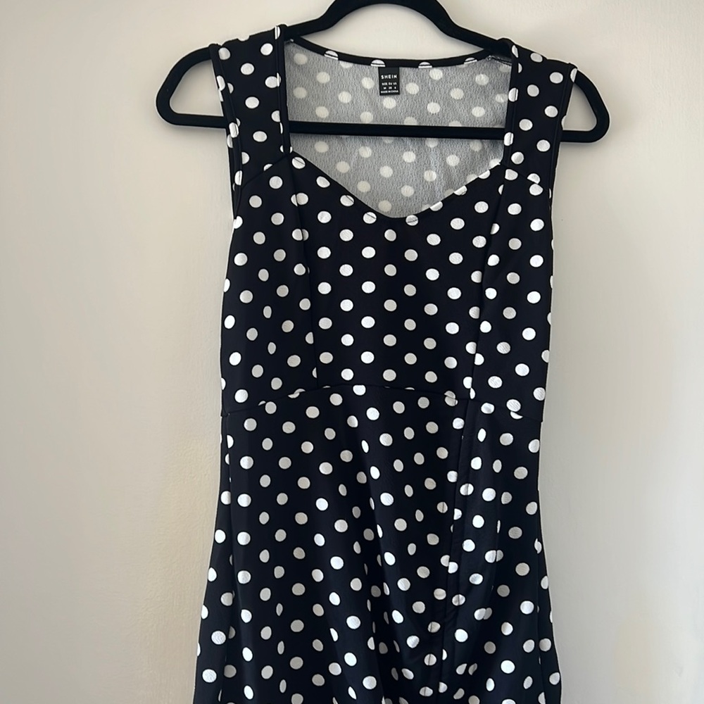 Super cute polkadot dress!